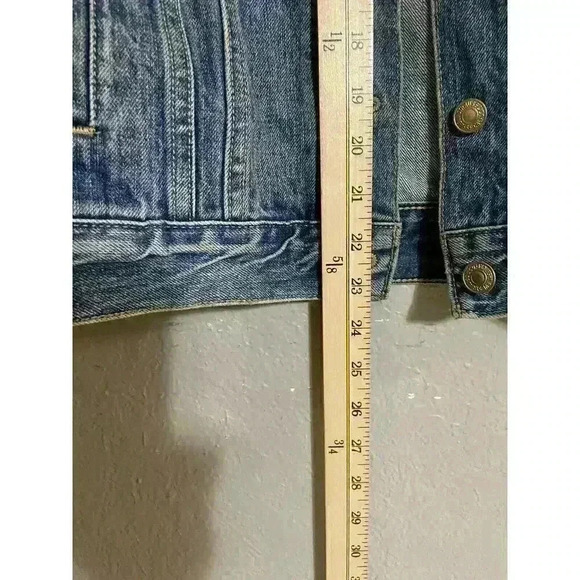 Levi’s XS Trucker Jacket Jean Denim Long Sleeve Metal Button Red Tag Medium Wash - Picture 5 of 7